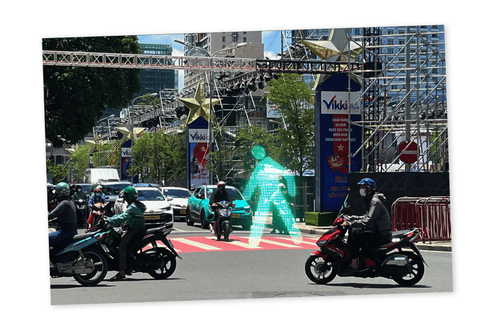 O Street in Vietnam, Busy Saigon Street Crossing